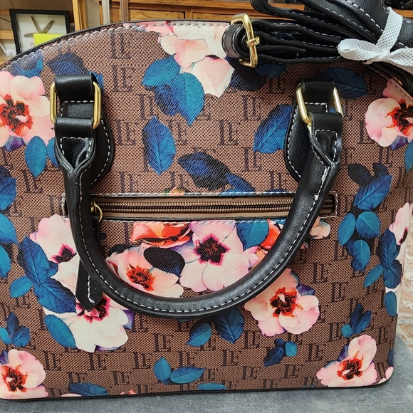 London Fog Purse. - Picture 2 of 3